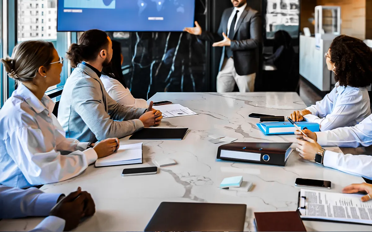 Effective advisor-client relationship with goal setting and tracking